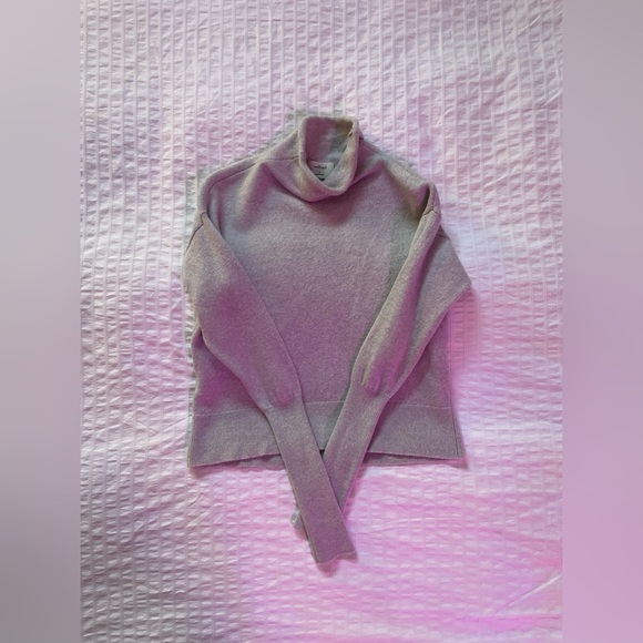 Aritzia Wilfred Cyprie Sweater made of Merino Wool in Light Grey - Picture 4 of 4